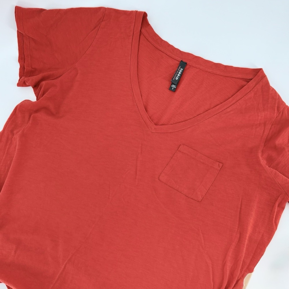 TORRID WOMENS RED SHORT SLEEVE POCKET HERITAGE SLUB V-NECK TEE PLUS 1 1X 14/16